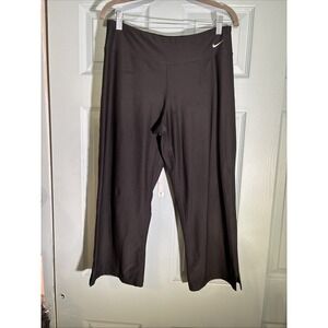 Nike Zenvy High-Waisted Flared Leggings Women's Size Medium. Black. Cropped.
